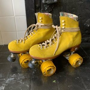Moxi Lolly Yellow Suede Roller Skates + Cheetah print Pads